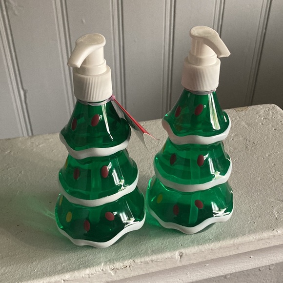 NWT Set of 2- Fresh Pine Scented Christmas Tree ๐ Bottle Hand Soap Dispensers - Picture 16 of 17